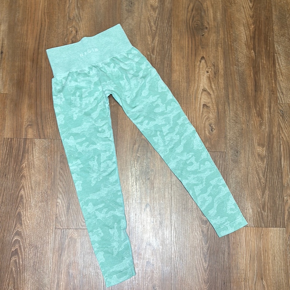 NVGTN sage camo legging